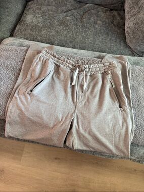Vuori Tanish/Gray Elastic Waist Joggers